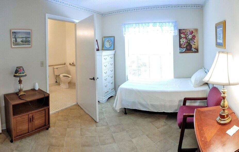 More Photos Of 5426 18th St W, Bradenton Assisted Living For Sale