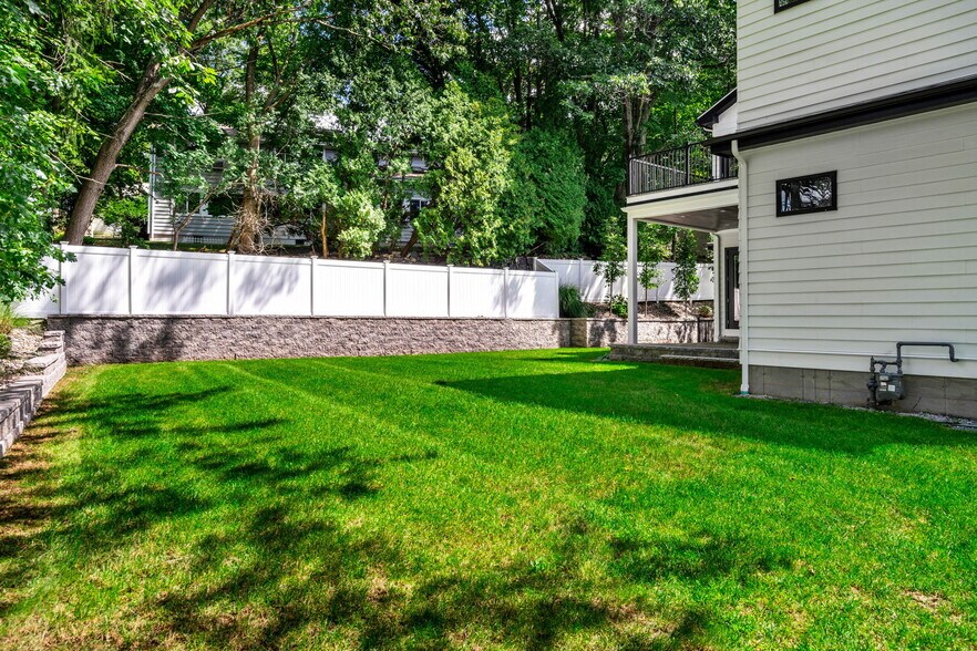 More Photos Of 678 Dedham St, Newton Specialty For Sale