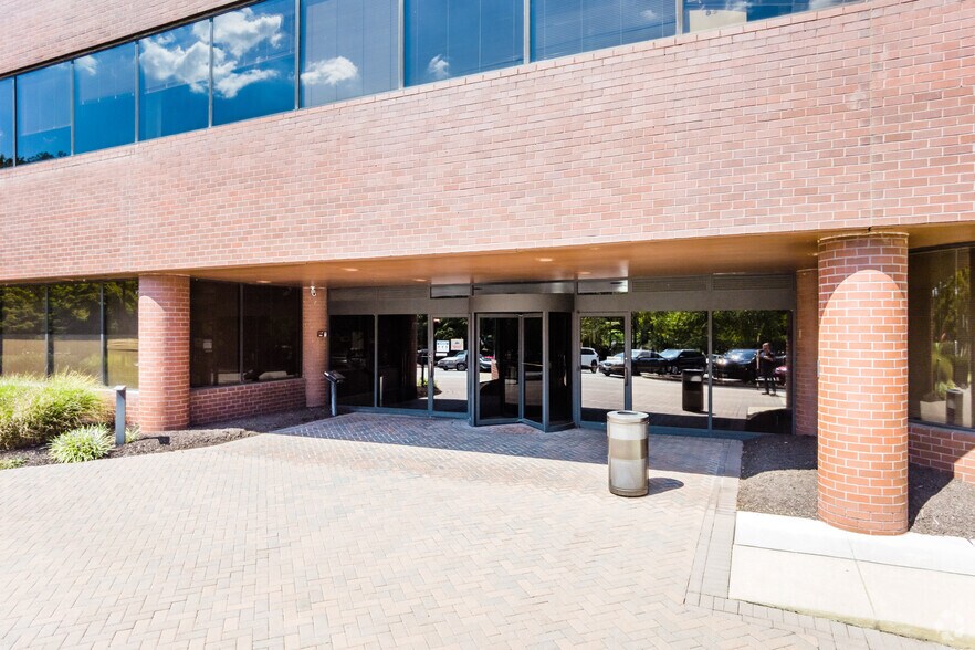 More Photos Of 4600 Forbes Blvd, Lanham Office For Sale
