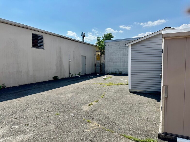 More Photos Of 17-19 Industrial Ave, Fairview Loft Creative Space For Lease