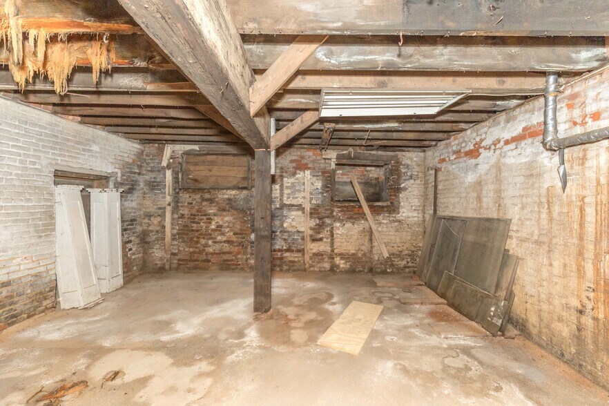 More Photos Of 1340 W Main St, Wytheville Loft Creative Space For Sale