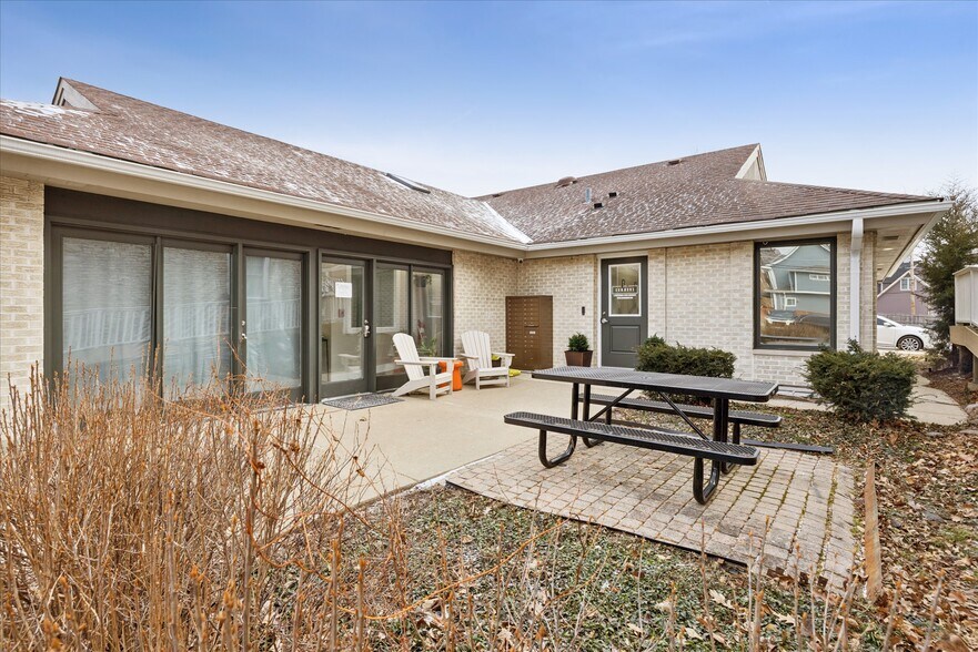 More Photos Of 4910 Main St, Downers Grove Office For Sale