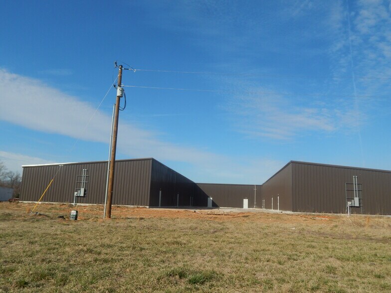 More Photos Of 10397 Haxton, Bentonville Warehouse For Lease