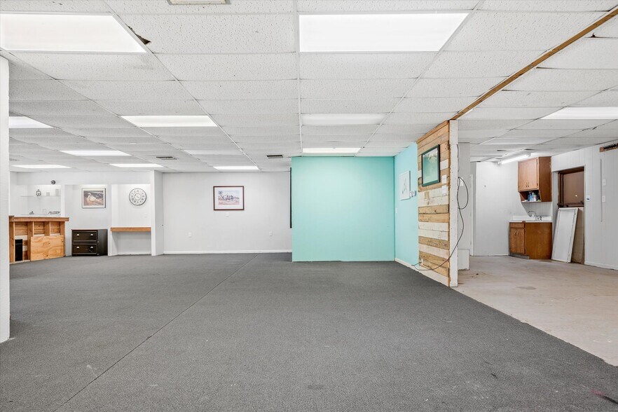 More Photos Of 203 N Spring St, Grand Saline Office For Sale