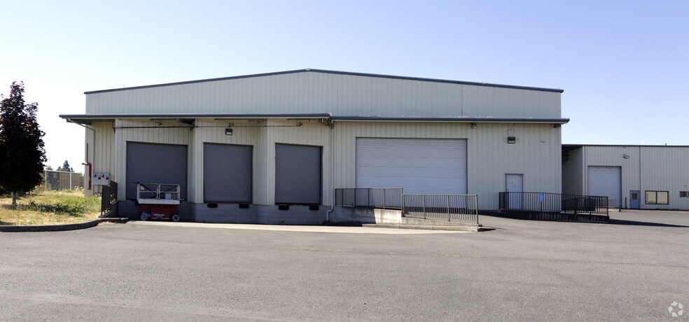 More Photos Of 1701 W 31st St, Vancouver Warehouse For Lease