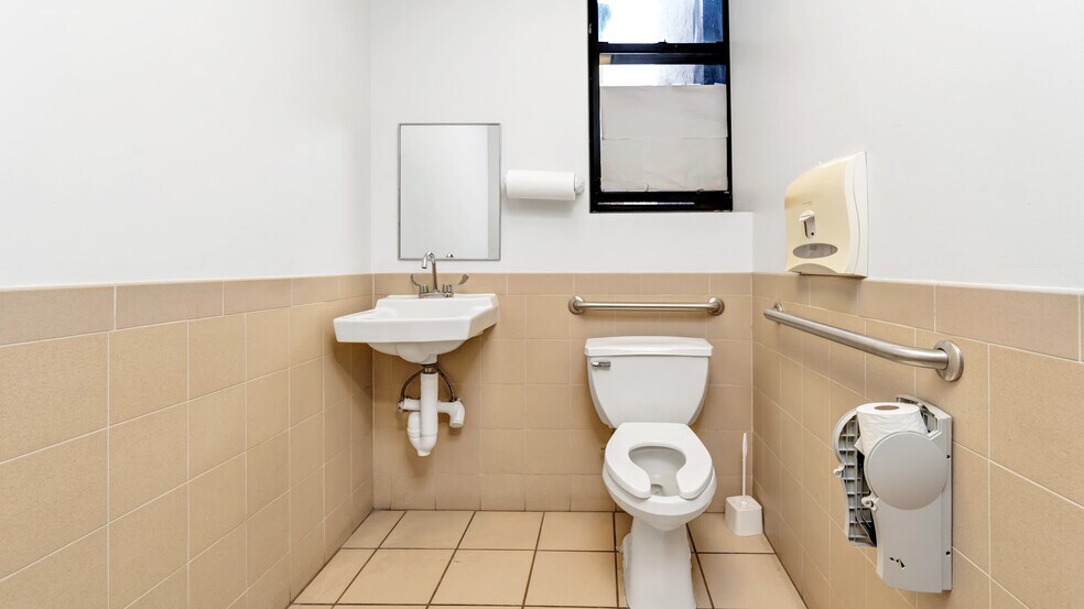 More Photos Of 2385 Arthur Ave, Bronx Storefront Retail Office For Lease