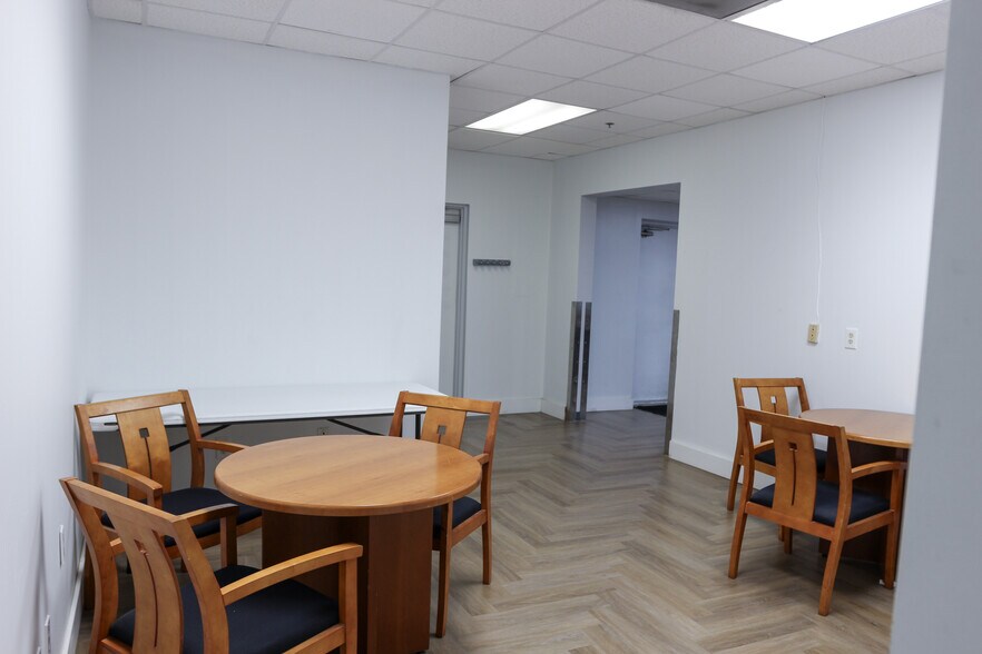 More Photos Of 6925 112th Cir N, Largo Office Residential For Lease