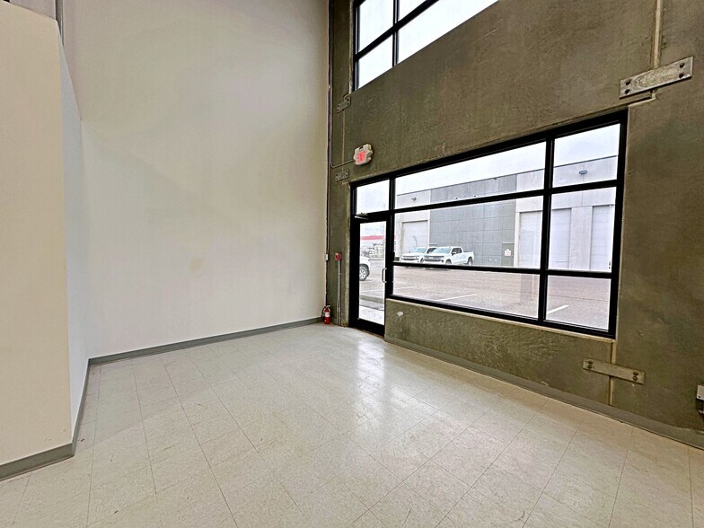 More Photos Of 400 Mackenzie Blvd, Fort McMurray Flex For Sale