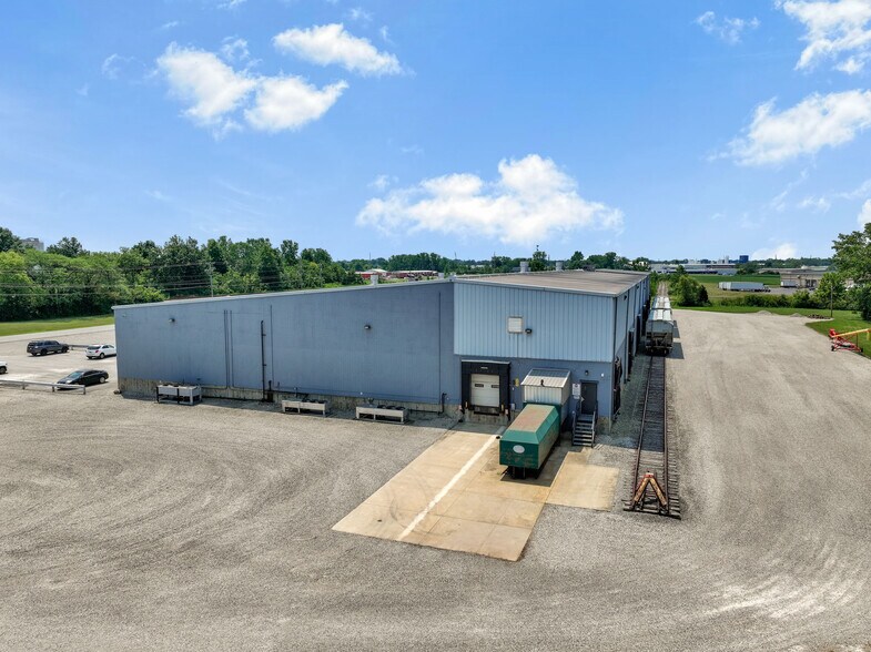 More Photos Of 400 Great Lakes Pky, Bellevue Warehouse For Sale