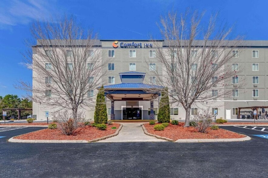 More Photos Of 895 Lake Rd, Thomasville Hotel For Sale