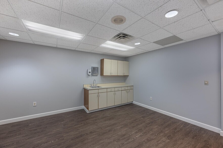 More Photos Of 7271 N Main St, Dayton Medical For Lease