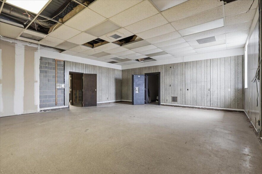 More Photos Of 502 E North St, Sweetwater Loft Creative Space For Lease