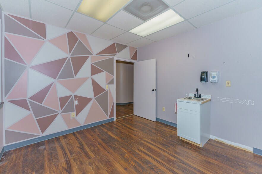 More Photos Of 961-963 State Route 146, Clifton Park Medical For Lease