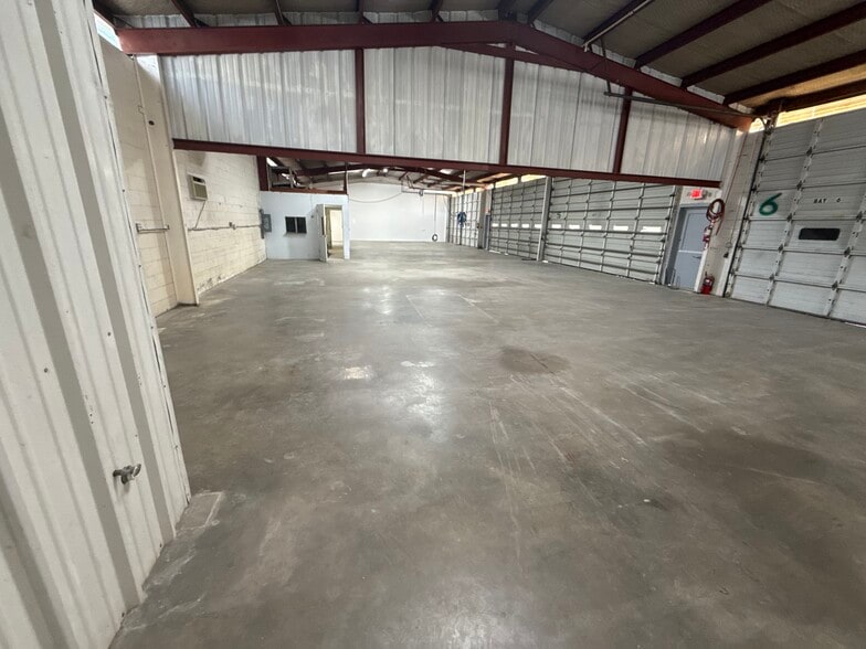 Primary Photo Of 1223 Crestdell Dr, Duncanville Warehouse For Lease