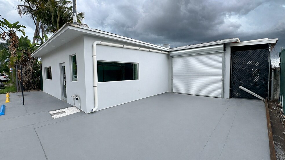 More Photos Of 1420 NE 131st St, North Miami Service For Lease