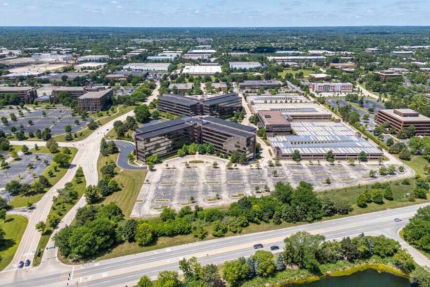 More Photos Of 4 Overlook Pt, Lincolnshire Office For Lease