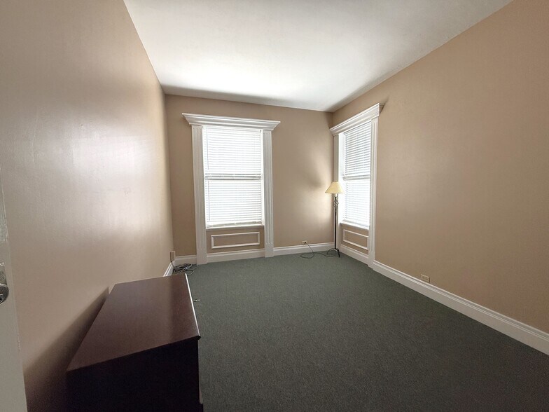 More Photos Of 106 Wellington Pl, Cincinnati Office Residential For Lease