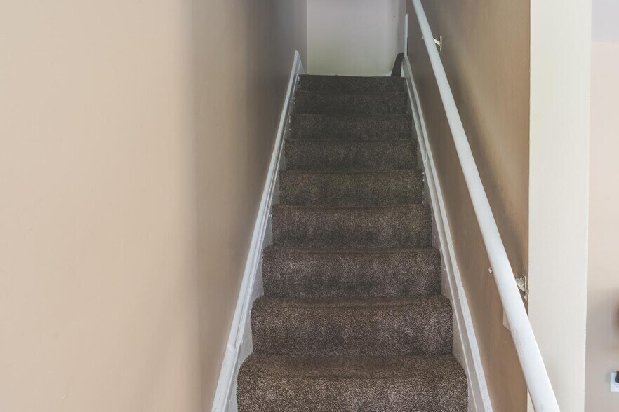 More Photos Of 25 Maynard Ct, Pontiac Apartments For Sale