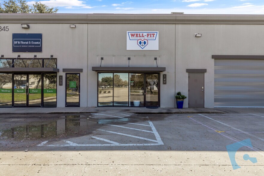More Photos Of 2845 Exchange Blvd, Southlake Showroom For Lease