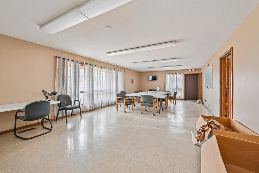 More Photos Of 1310 Solar Dr, Waterloo Office For Sale