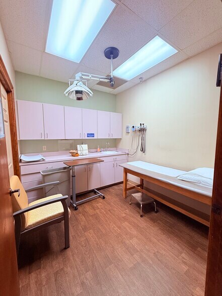 More Photos Of 2021 Hamilton Place Blvd, Chattanooga Medical For Lease