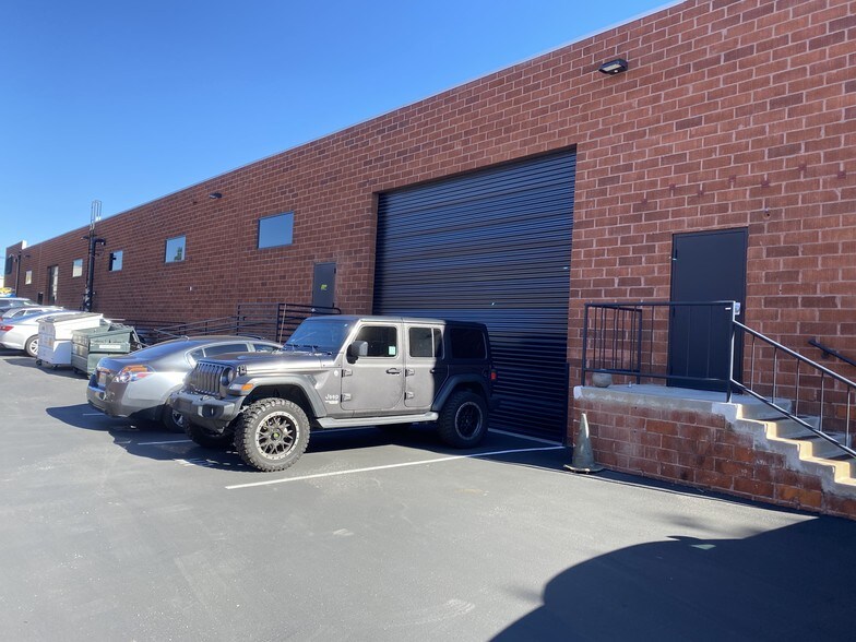More Photos Of 4400-4404 W Vanowen St, Burbank Warehouse For Lease
