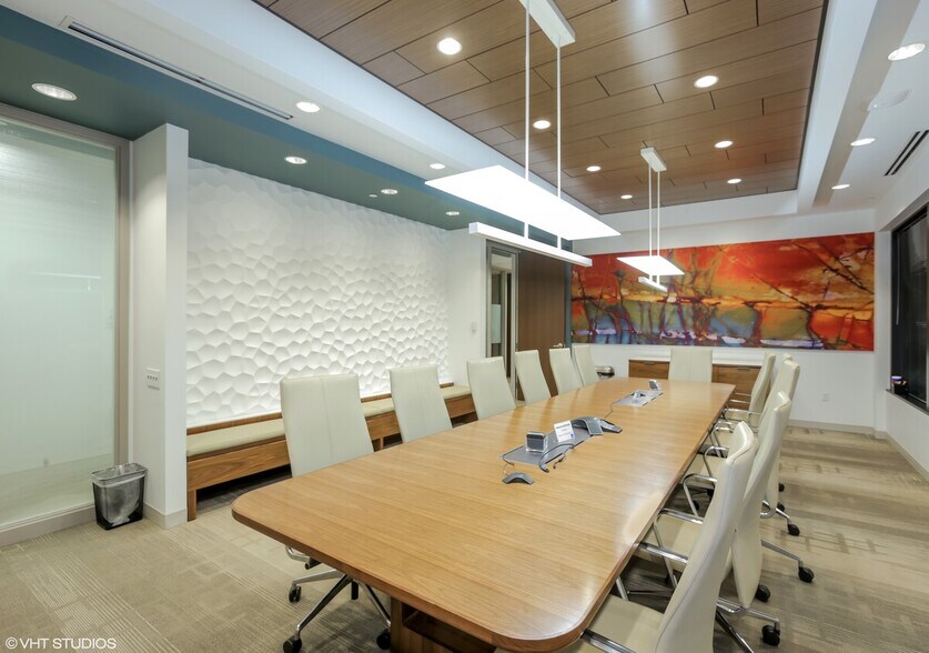 More Photos Of 12412 Powerscourt Dr, Des Peres Unknown For Lease