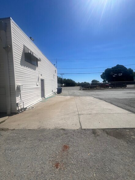 More Photos Of 3840 Bayshore Blvd, Brisbane Service For Lease
