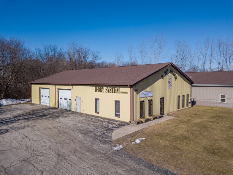 Primary Photo Of 5087 N Michigan Rd, Saginaw Flex For Sale