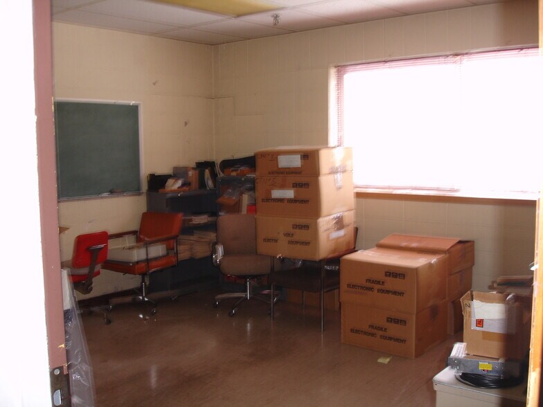 More Photos Of 340 Oak Ave S, West Salem Industrial For Lease