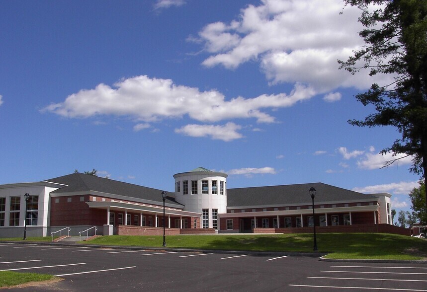 More Photos Of 16 Pineland, New Gloucester Office For Lease