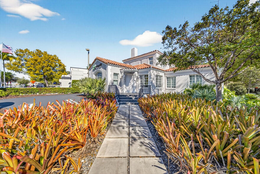 More Photos Of 5801 Biscayne Blvd, Miami Loft Creative Space For Lease