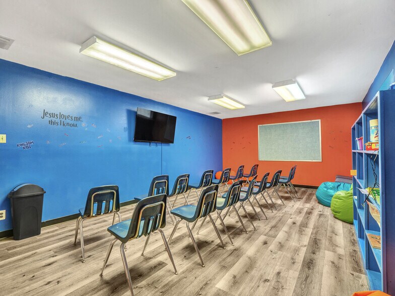 More Photos Of 824 W Pipeline Rd, Hurst Religious Facility For Sale