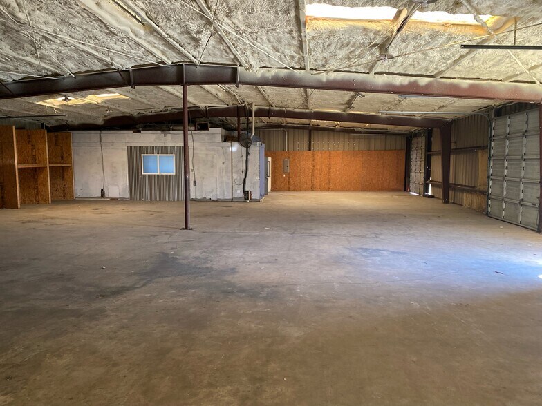 More Photos Of 300 Kelly Dr, Waco Warehouse For Sale