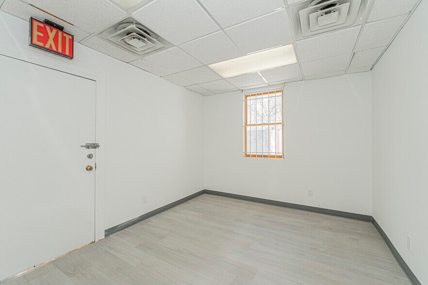 More Photos Of 56 Seguine Ave, Staten Island Storefront Retail Office For Lease