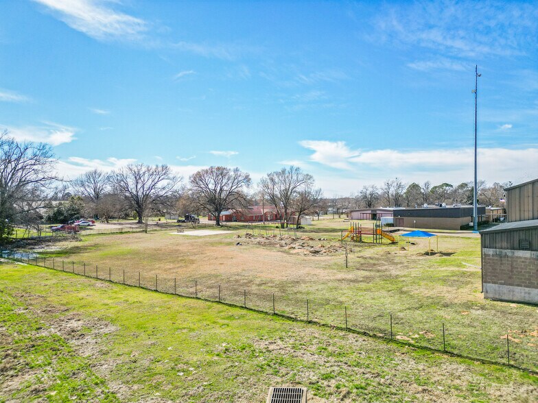 More Photos Of 214 N School St, Winfield Light Distribution For Sale