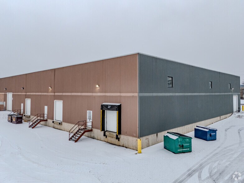 More Photos Of 596 Rennie St, Hamilton Warehouse For Lease