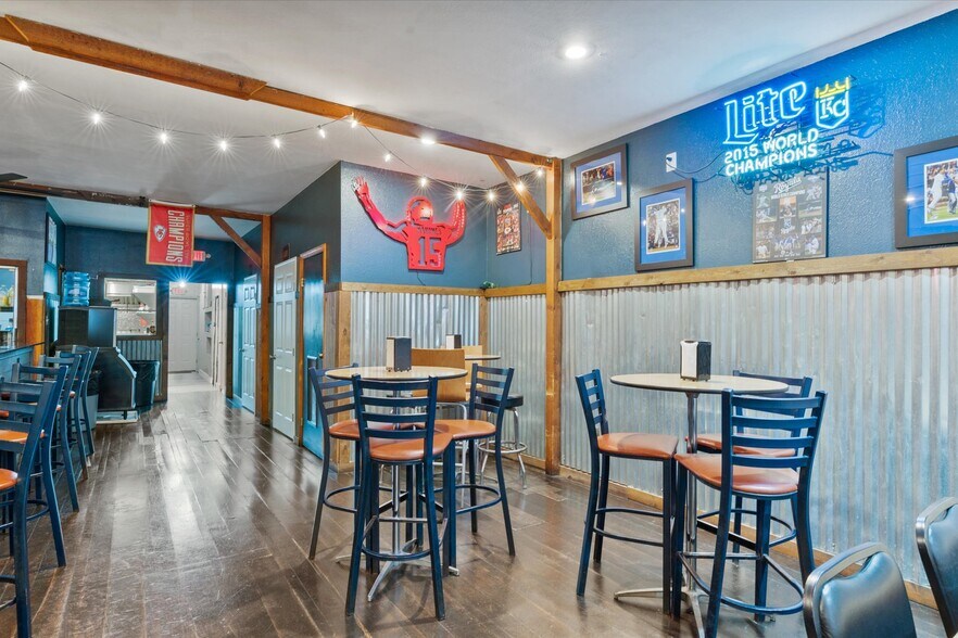 More Photos Of 322 N Pennsylvania Ave, Lawson Bar For Sale