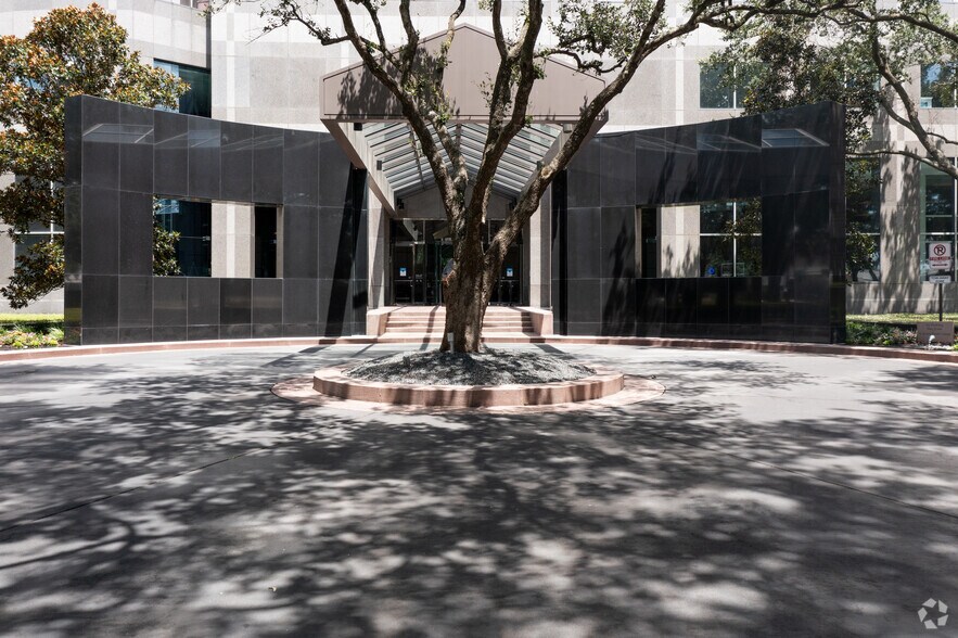 More Photos Of 5847 San Felipe St, Houston Office For Lease