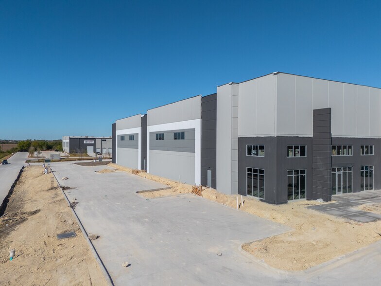 More Photos Of Innovation Blvd, Hutto Distribution For Lease