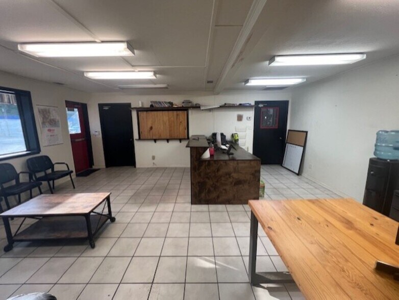 More Photos Of 1914 Cypress St, West Monroe Service For Sale