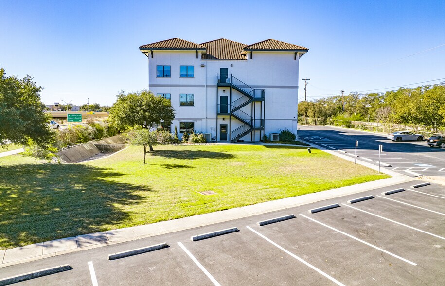 More Photos Of 2511 N Loop 1604, San Antonio Office Residential For Lease