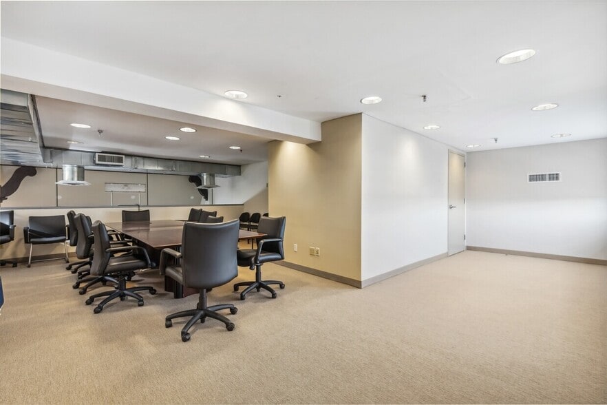 More Photos Of 1 E Ridgewood Ave, Ridgewood Storefront Retail Office For Lease