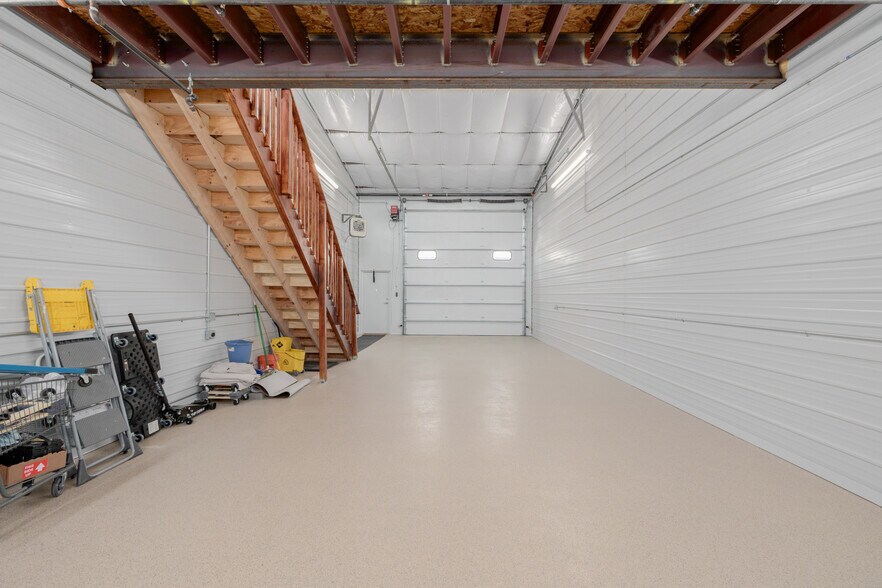 More Photos Of 560-580 Ames St, Lakewood Self Storage For Sale