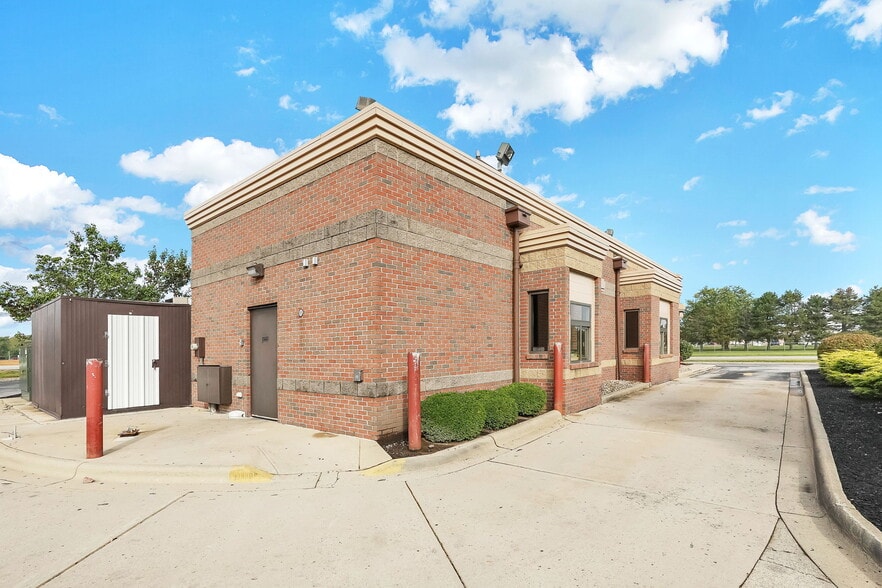 More Photos Of 50 Roberts Rd, Wilmington Fast Food For Lease
