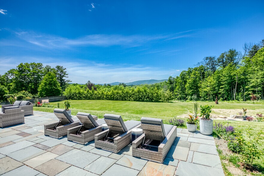 More Photos Of 2 Kemble St, Lenox Hotel For Sale