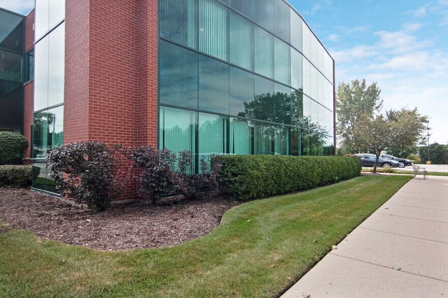More Photos Of 213 Front St, McHenry Office For Lease
