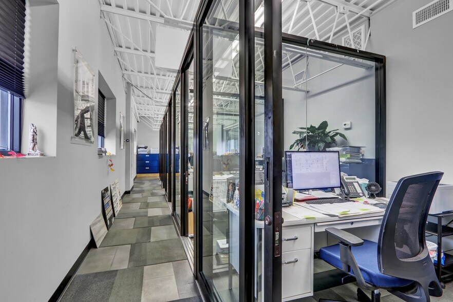 More Photos Of 665 Commercial Ave, Garden City Showroom For Sale