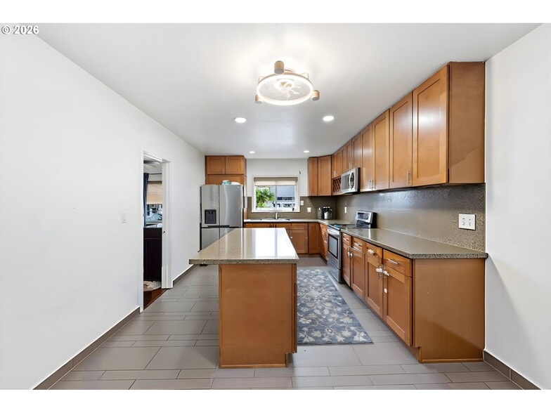 More Photos Of 11324 NE Sandy Blvd, Portland Hotel For Sale