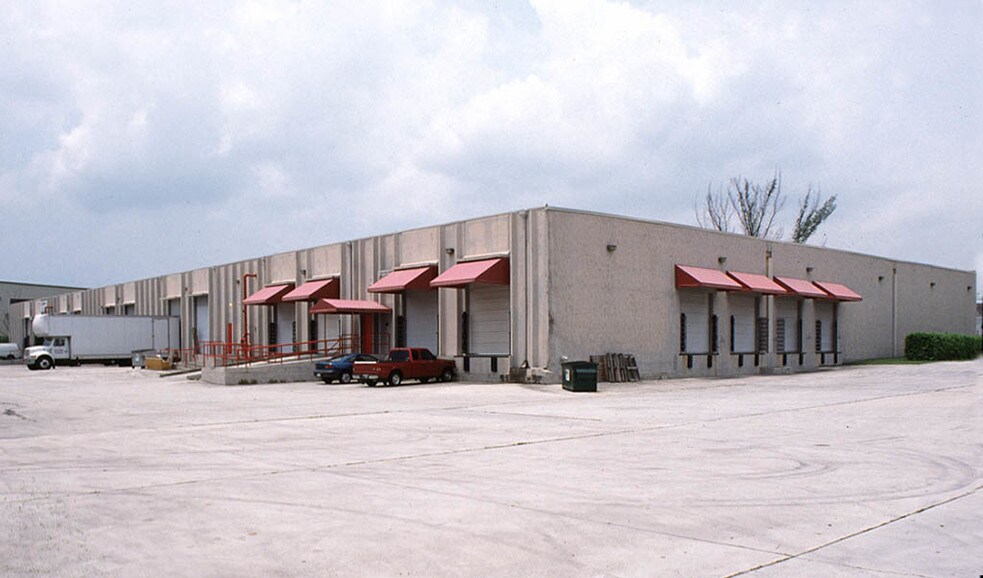 More Photos Of 950 W 13th St, Riviera Beach Warehouse For Lease